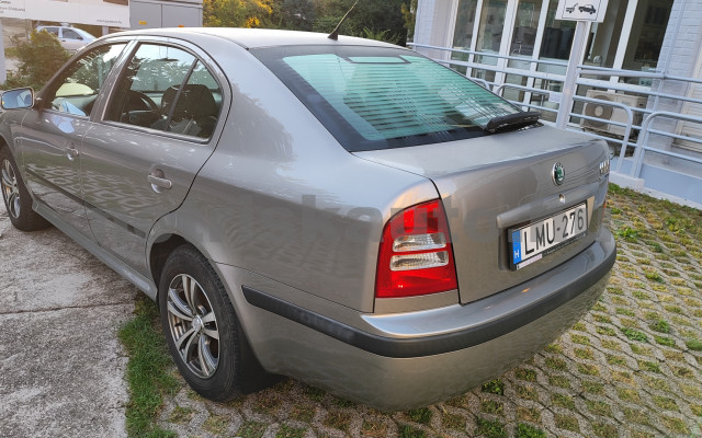 SKODA Octavia 1.4 Tour személygépkocsi - 1390cm3 Benzin 120922 2/12