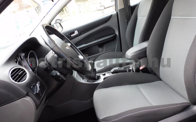 FORD Focus 1.6 TDCi Fresh személygépkocsi - 1560cm3 Diesel 121011 6/12