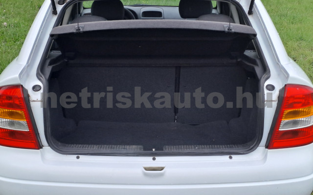 OPEL Astra 1.4 16V Classic II Optima személygépkocsi - 1364cm3 Benzin 120911 6/12