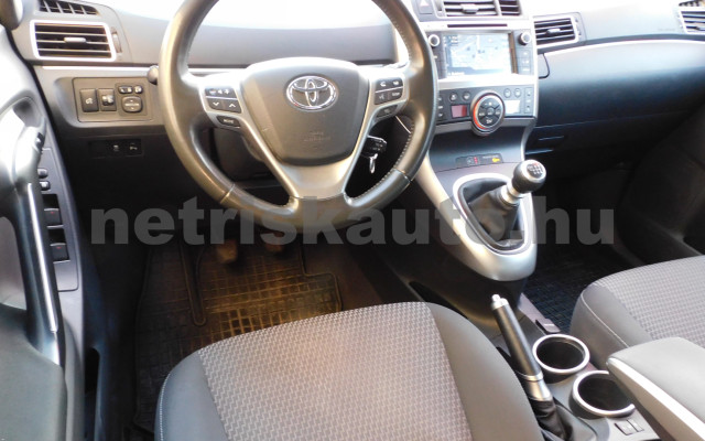 TOYOTA Corolla Verso/Verso 2.2 D-CAT Lounge személygépkocsi - 2231cm3 Diesel 121050 6/12