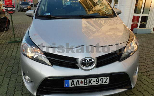 TOYOTA Corolla Verso/Verso 2.2 D-CAT Lounge személygépkocsi - 2231cm3 Diesel 121050 4/12