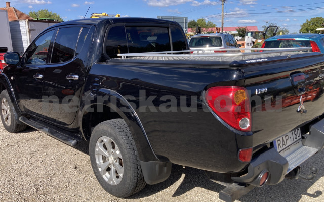 MITSUBISHI L 200 2.5 D DC Instyle A/T tehergépkocsi 3,5t össztömegig - 2477cm3 Diesel 120937 4/10