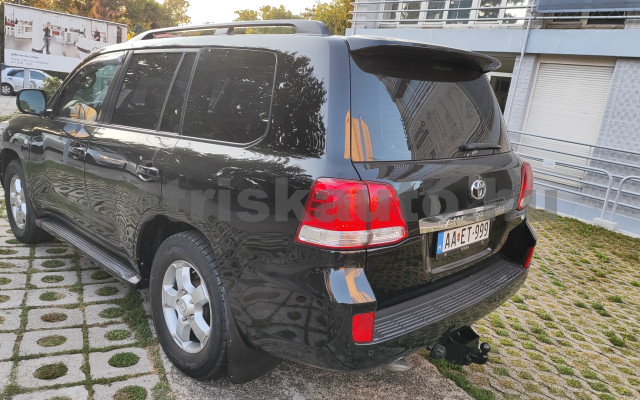 TOYOTA Land Cruiser 4.5 D V8 Luxury 7 Aut. személygépkocsi - 4461cm3 Diesel 120916 2/12