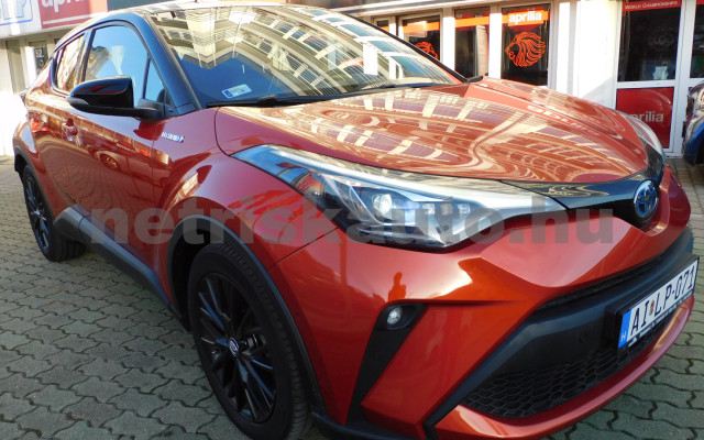 TOYOTA C-HR 2.0 Hybrid Selection e-CVT személygépkocsi - 1987cm3 Hybrid 121039 2/12