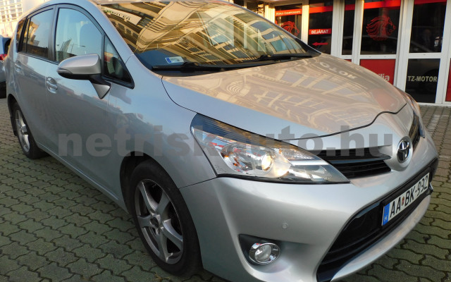 TOYOTA Corolla Verso/Verso 2.2 D-CAT Lounge személygépkocsi - 2231cm3 Diesel 121050 2/12